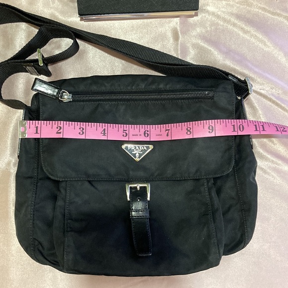 🔥Flash Sale🔥 ❤️ Prada Vintage Nylon Messenger Bag ❤️ - Picture 6 of 17